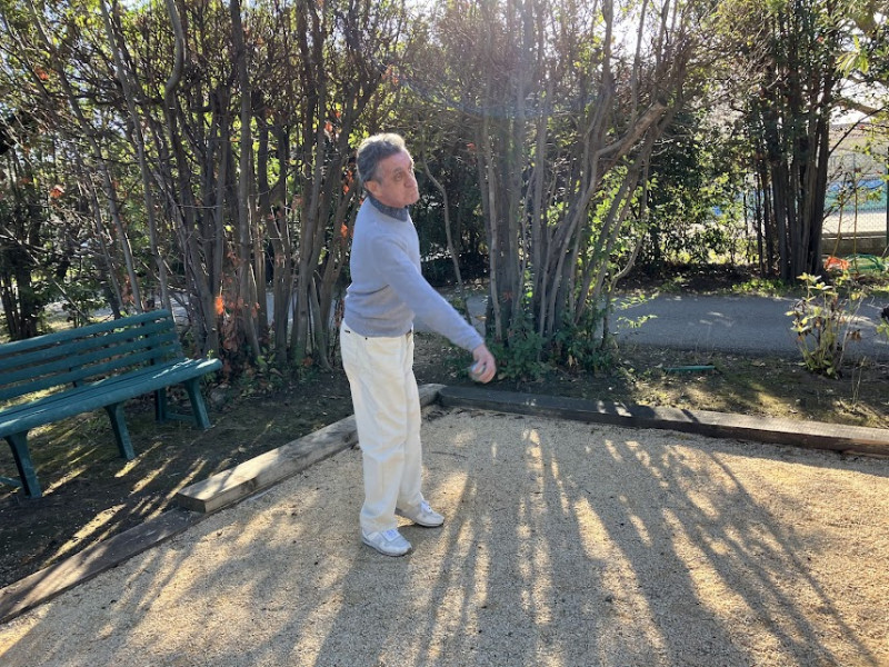 UNE PARTIE DE PETANQUE