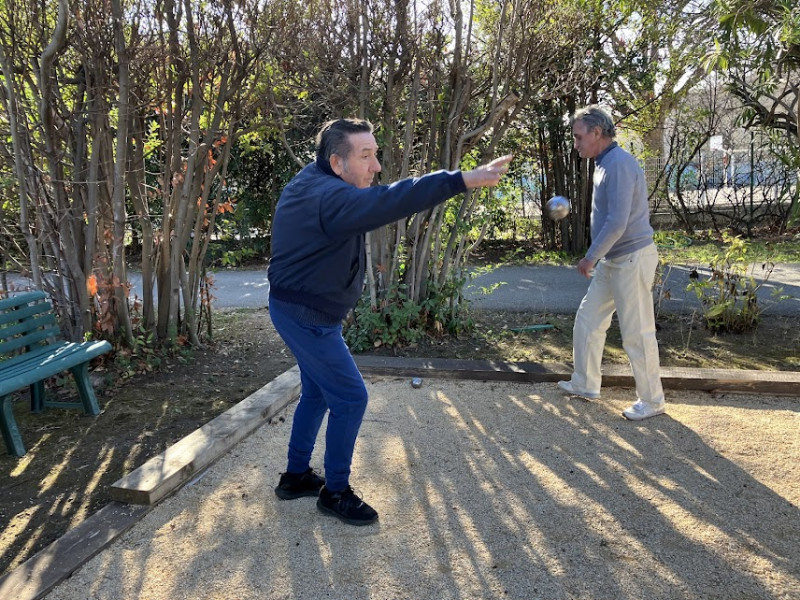 UNE PARTIE DE PETANQUE